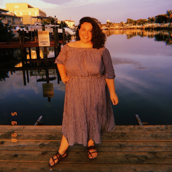 Meet your Posher, Alyssa - Picture 2 of 5